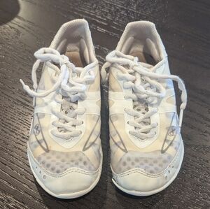 Nfinity Vengeance cheer shoes and case. Size 4.5